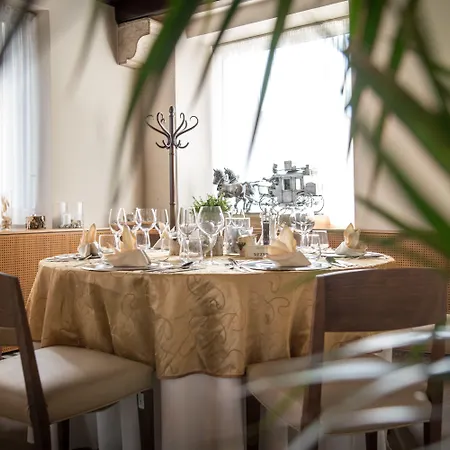 Hotel Cave & Proteus