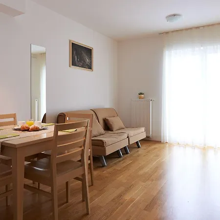 Cave & Proteus Постойна