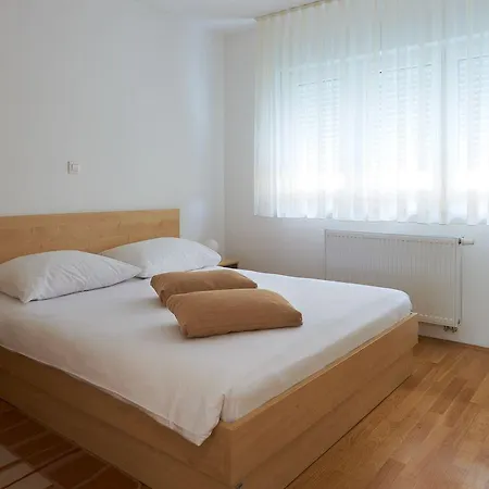 Cave & Proteus 3* Постойна