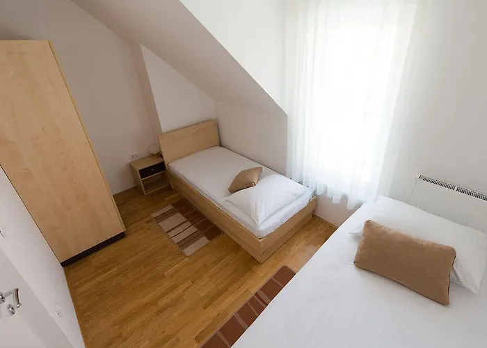 Cave & Proteus מלון 3*