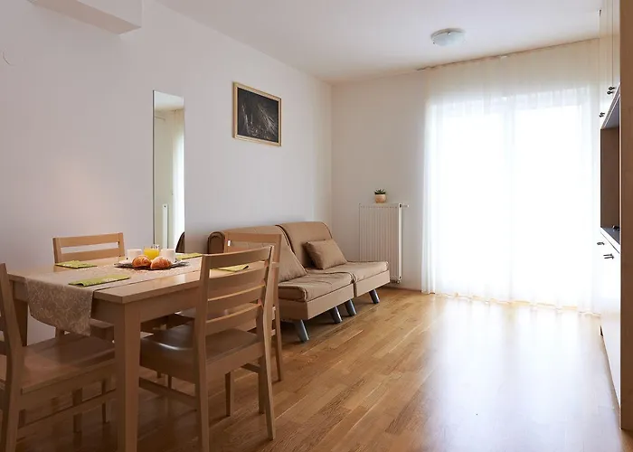 Cave & Proteus פוסטוינה