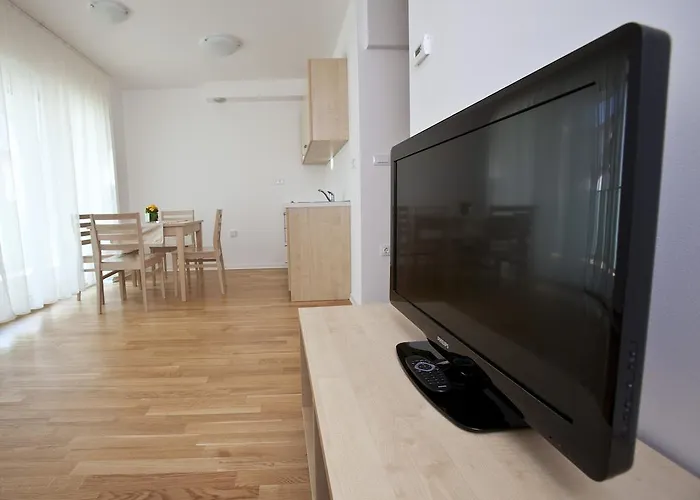 מלון Cave & Proteus פוסטוינה