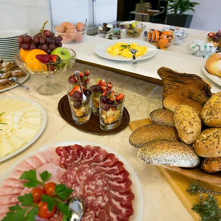 & Proteus - Cave Park Hotel 3*