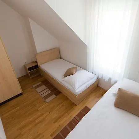 Cave & Proteus Hotel 3*