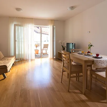 Cave & Proteus Hotel 3*