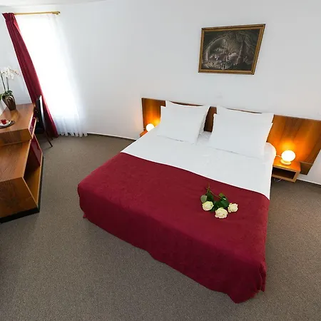 Szálloda Cave & Proteus 3*