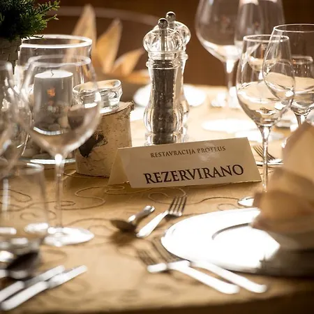 Szálloda Cave & Proteus