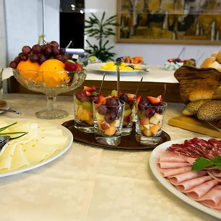 Cave & Proteus Hotel 3*