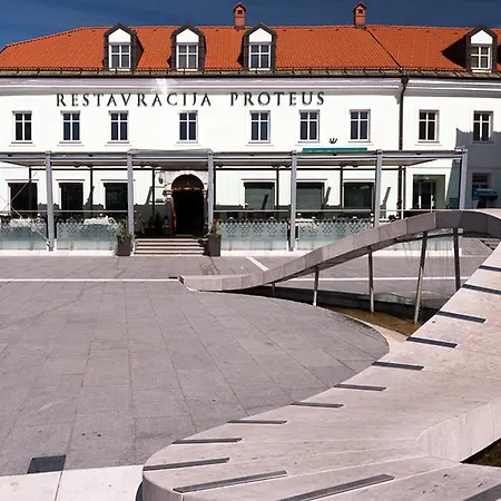 & Proteus - Cave Park Hotel