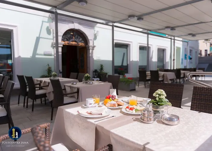 Cave & Proteus Hotel 3*