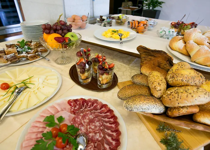 Cave & Proteus Hotel 3*