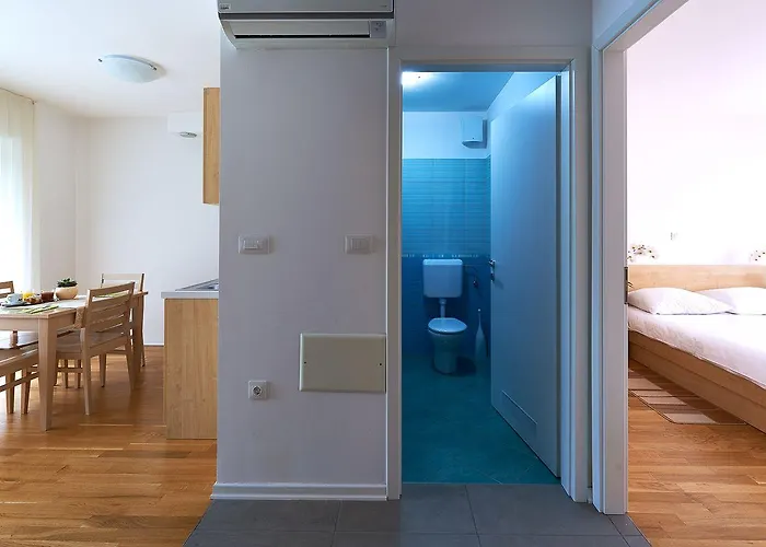 Cave & Proteus Hotel 3*