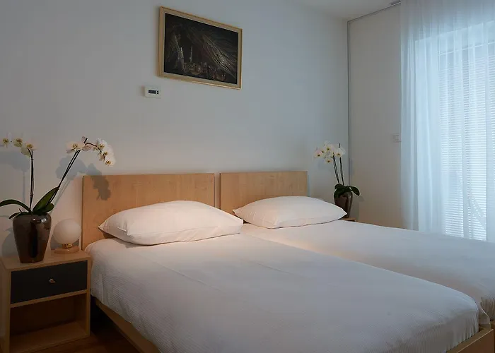 Cave Rooms&apartments Proteus 3*