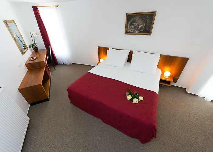 Hotel Cave & Proteus 3*