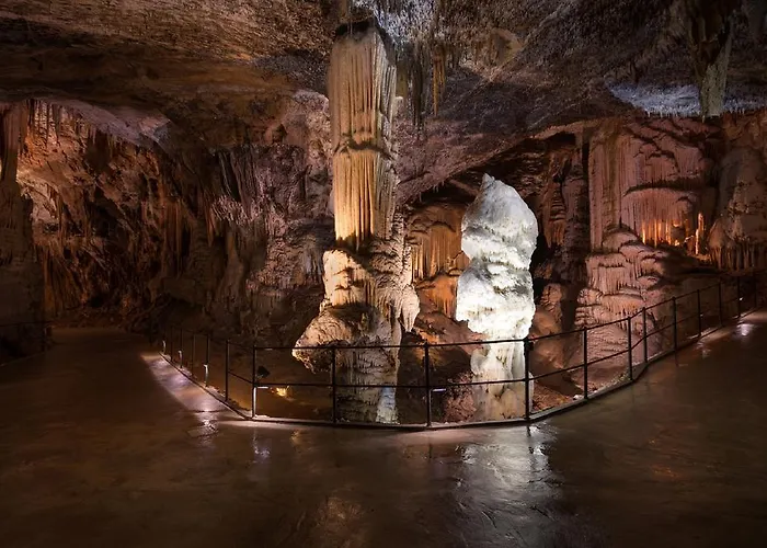 Ξενοδοχείο Cave & Proteus 3*