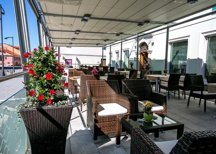 Cave & Proteus Hotel 3*