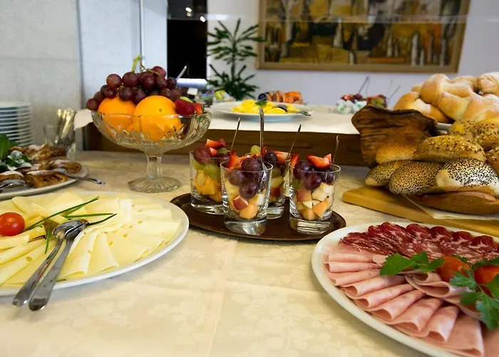 Cave & Proteus Hotel 3*